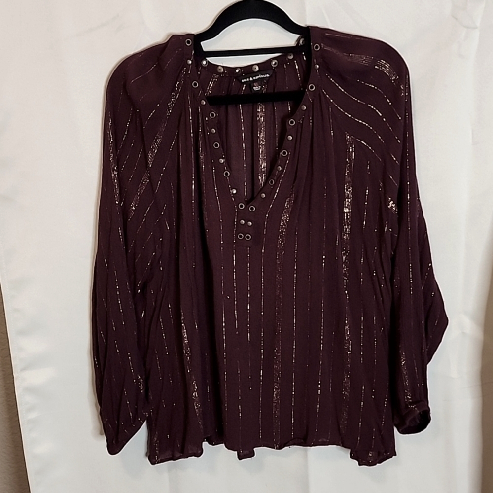 Rock & Republic Top Maroon with gold sz XL
